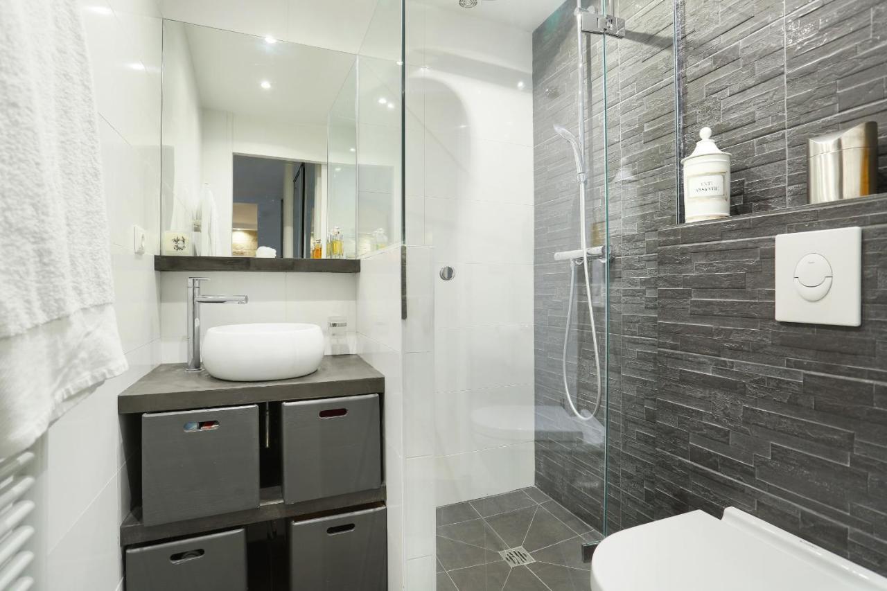 Apartment Champs Elysees By Studio Prestige Paris Bagian luar foto